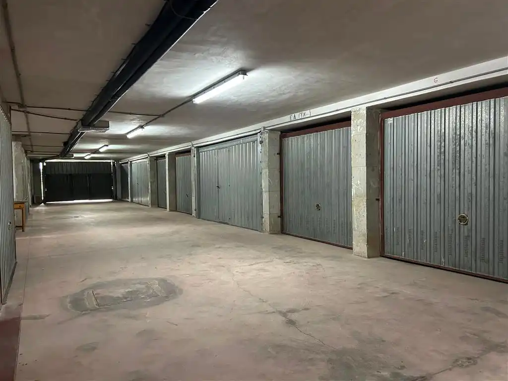 Parking de Piso de alquiler en Val de San Vicente  con Calefacción, Parquet y Amueblado