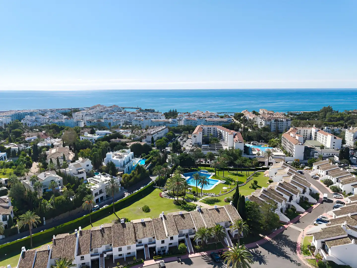 Home with pool for sale in Nueva Andalucía, imagen 2