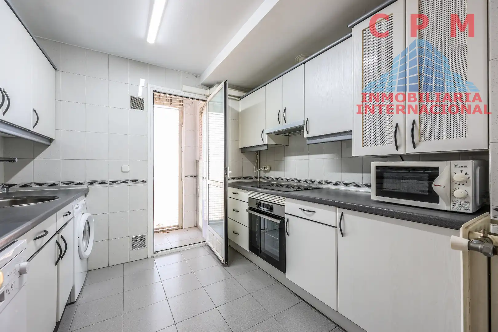 Kitchen of Flat for rent in Madrid  with Air Conditioner, Heating and Parquet flooring