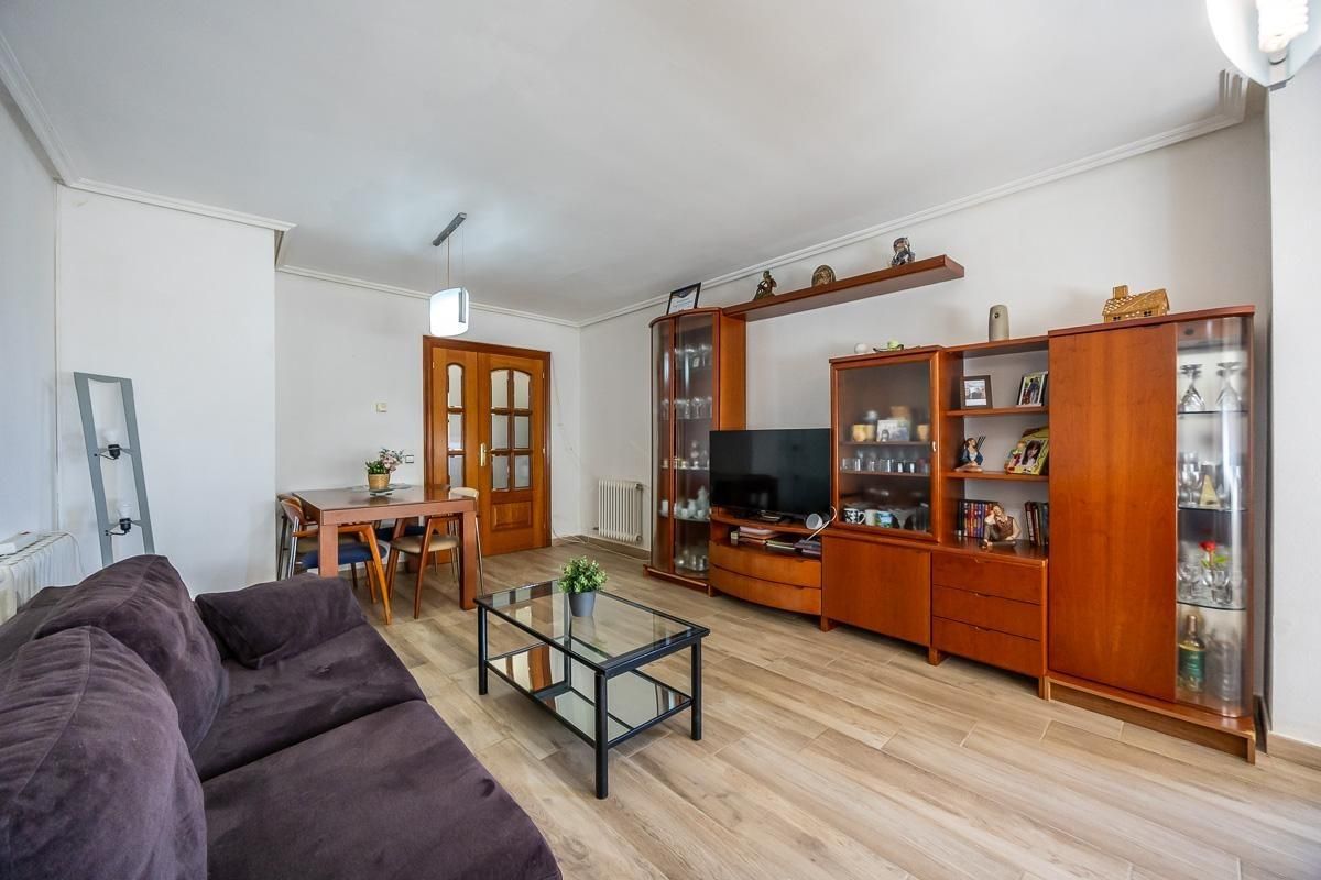 Living room of Flat for sale in Sabadell  with Heating, Parquet flooring and Storage room
