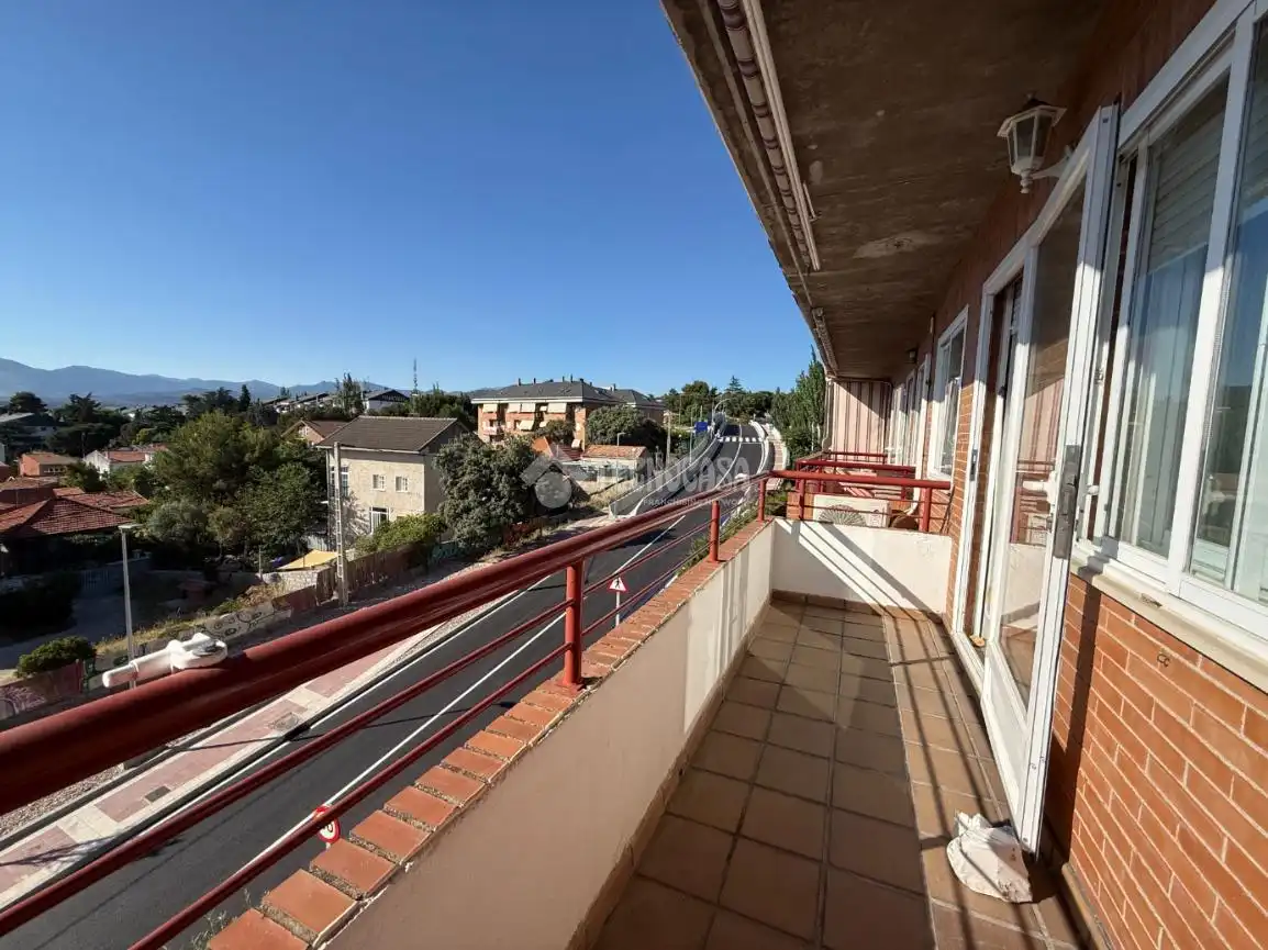 Vista exterior de Piso en venta en Collado Villalba con Calefacción y Terraza