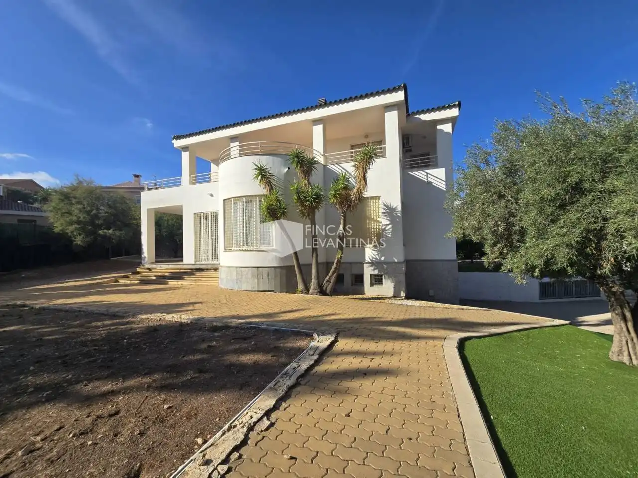 Chalet con piscina en venta en La Huerta