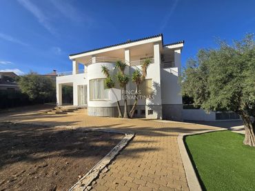 Villa con piscina in vendita a La Huerta