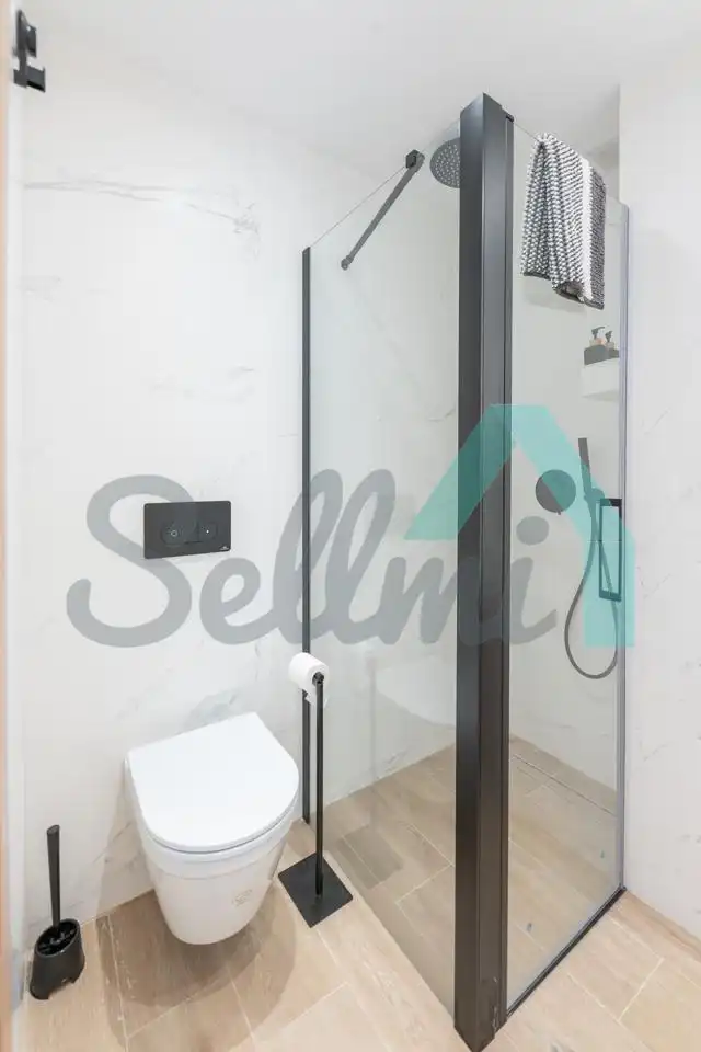 Flat for rent in Calle Real Oviedo, Masip
