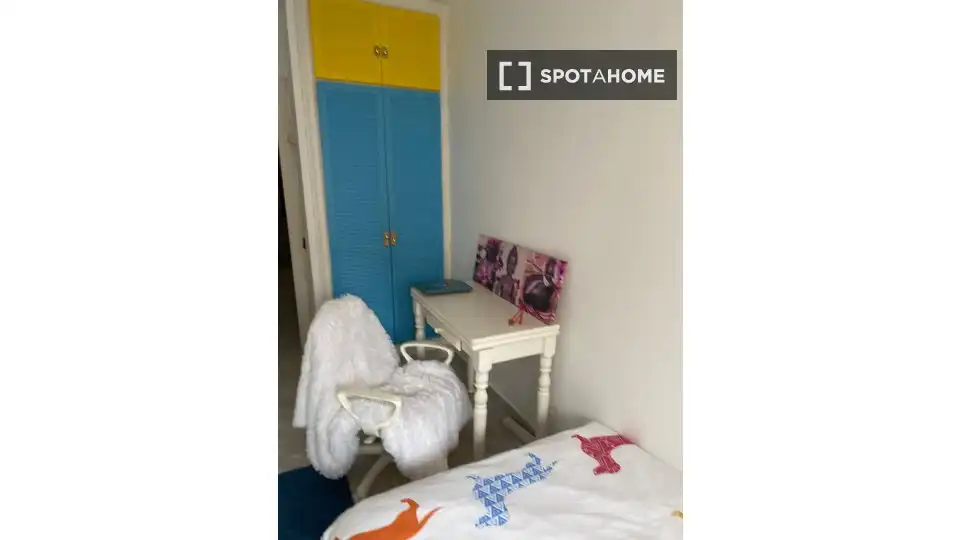 Room in Castell - Poble Vell