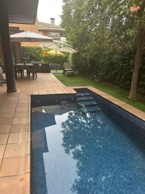 Piscina de Planta baja de alquiler en Sant Cugat del Vallès con Calefacción, Jardín privado y Parquet