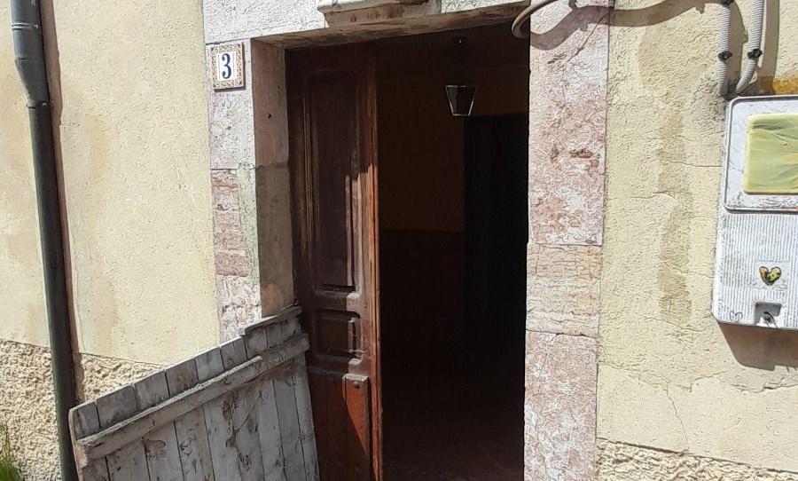 Foto 1 de Casa adosada en venda a Cármenes, León