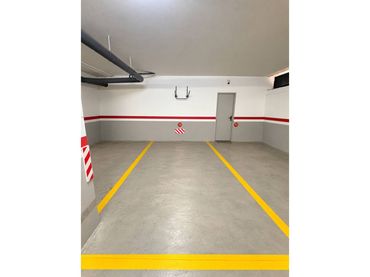 Posto auto singolo con ascensore in affitto a Calle Renaixement