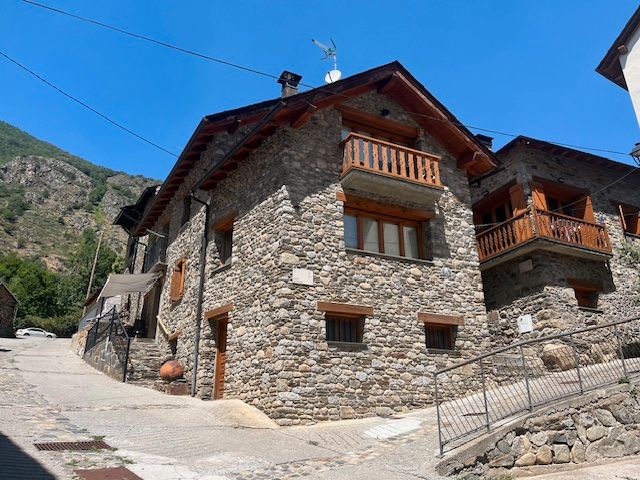 Exterior view of House or chalet for sale in Alt Àneu  with Heating, Furnished and Balcony