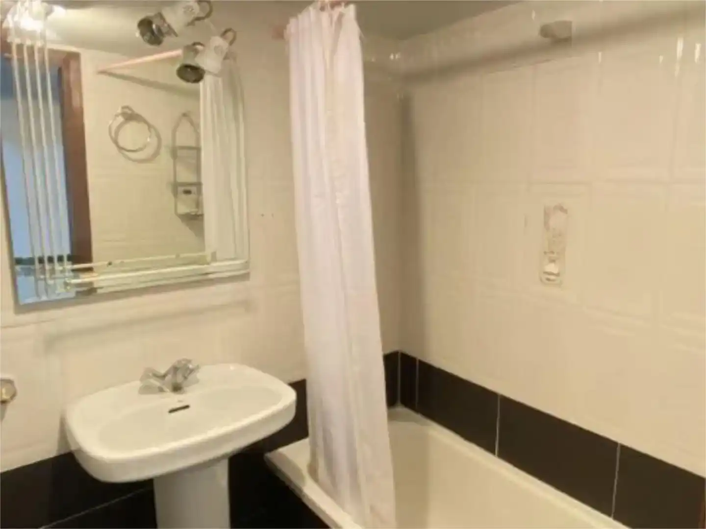 Bathroom of Flat for sale in Cabrero