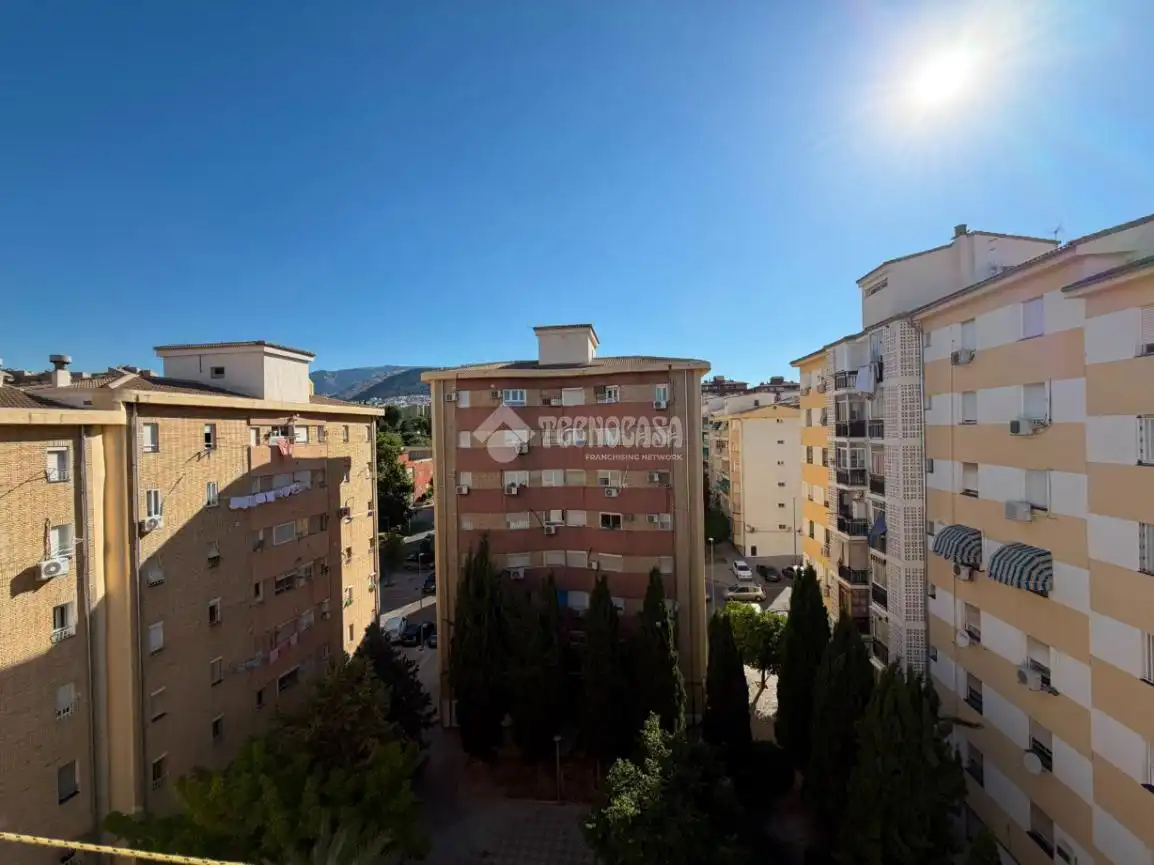 Vista exterior de Piso en venta en Jaén