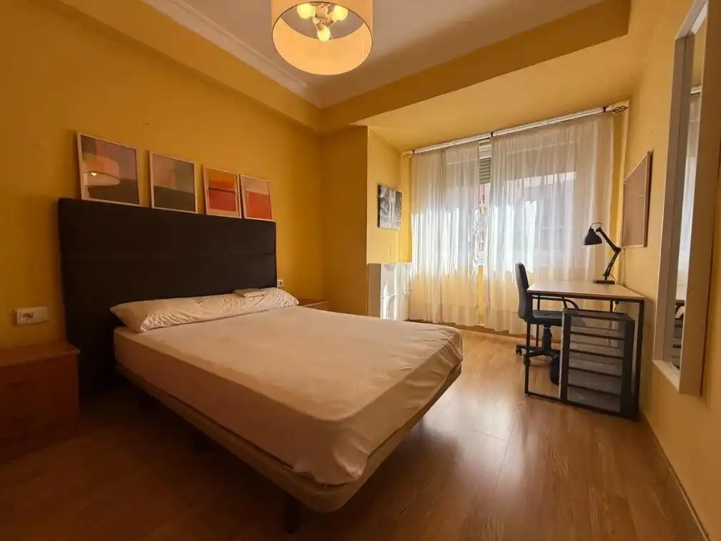 Bedroom of Flat for rent in Ourense Capital   with Heating, Parquet flooring and Balcony