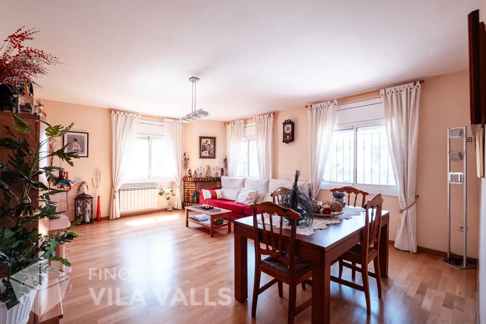 Sala d'estar de Casa o xalet en venda en Caldes de Montbui amb Piscina comunitària