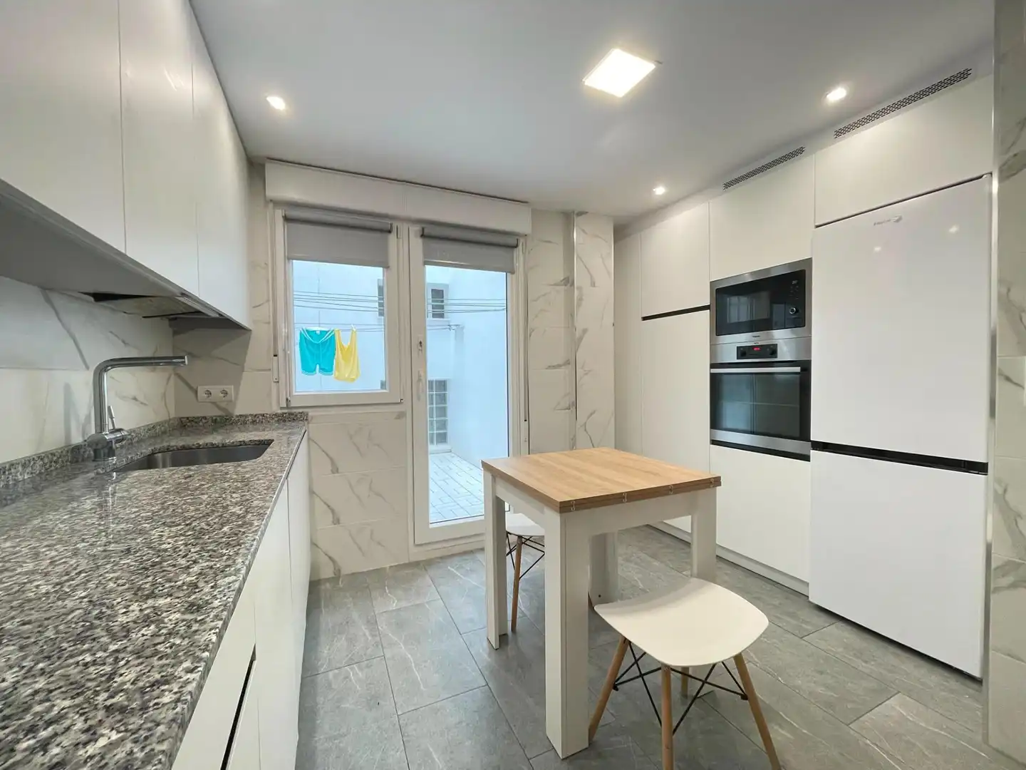 Cocina de Apartamento de alquiler en Ponferrada con Calefacción, Terraza y Trastero