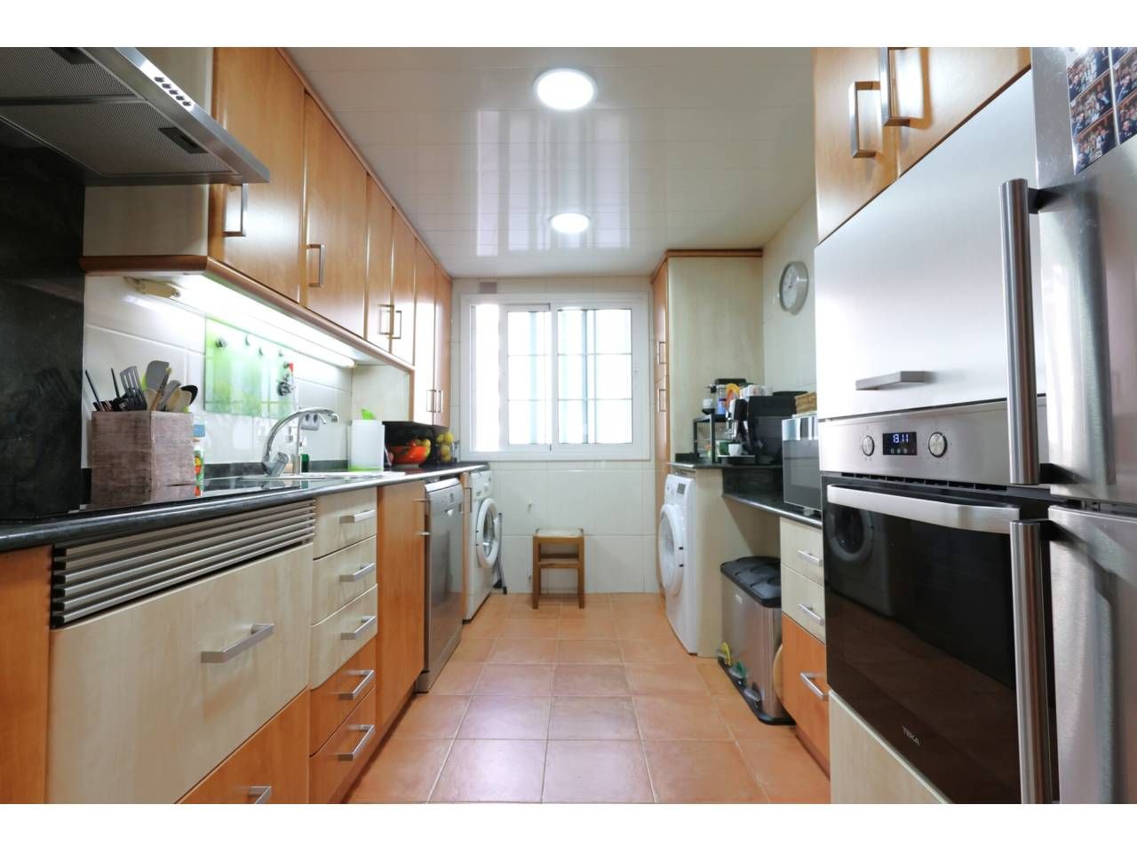 Cuina de Pis en venda en L'Hospitalet de Llobregat amb Aire condicionat, Calefacció i Moblat