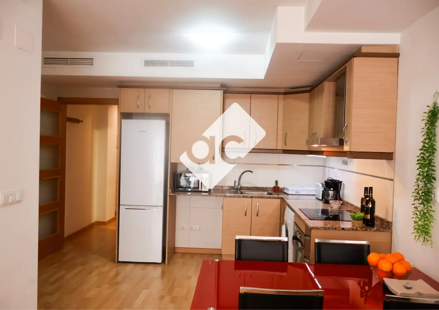 Cuina de Loft de lloguer en Valencia amb Moblat, Forn i Rentadora