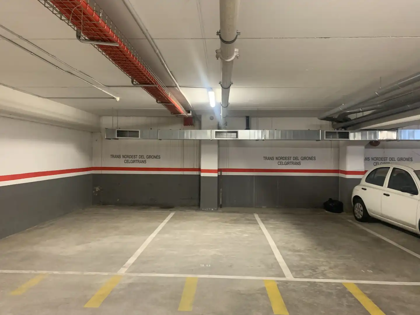 Aparcament de Local en venda en Celrà amb Aire condicionat