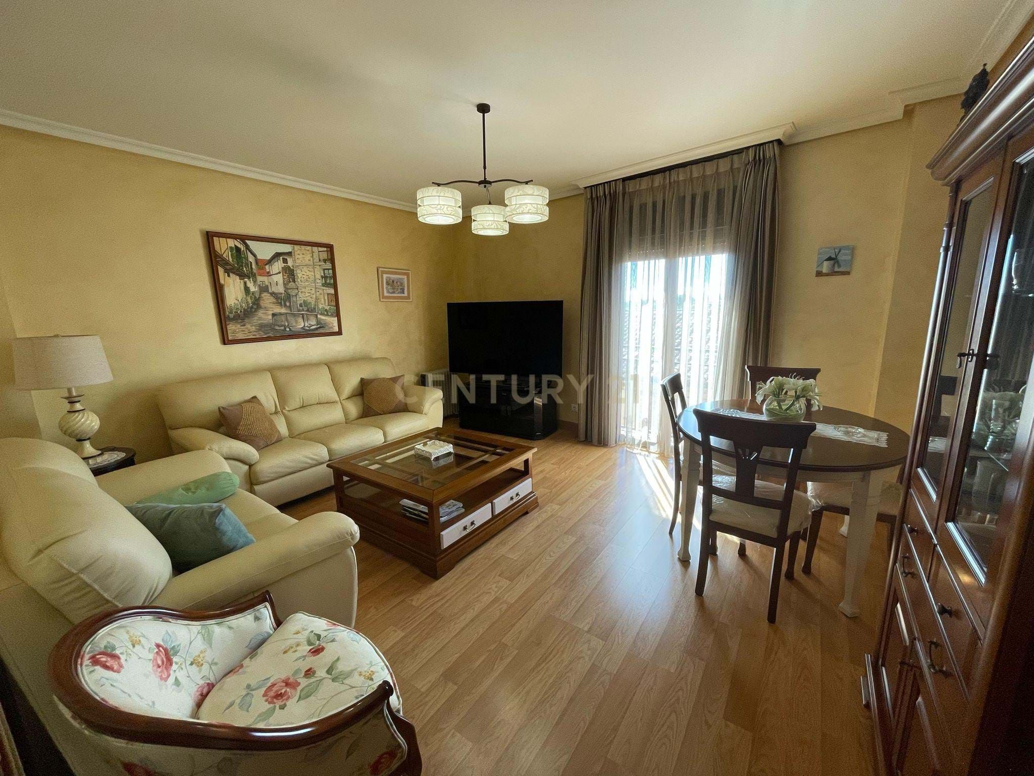 Living room of Flat for sale in Cuacos de Yuste  with Air Conditioner and Terrace
