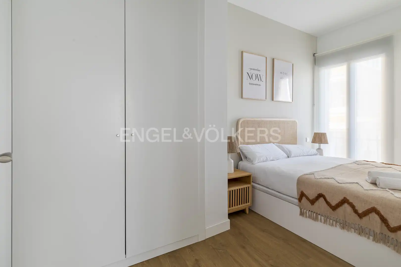 Dormitori de Apartament de lloguer en Madrid amb Aire condicionat, Calefacció i Moblat
