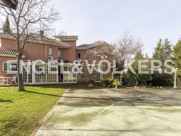 House with pool for sale in Molino de la Hoz