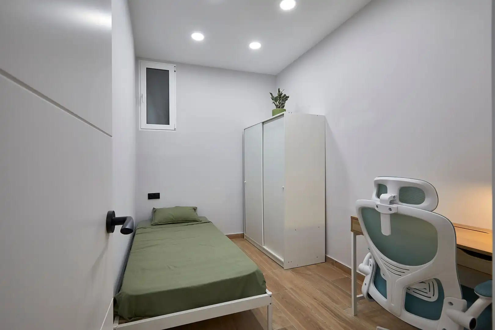 Bedroom of Flat for sale in Barcelona  with Air Conditioner and Parquet flooring