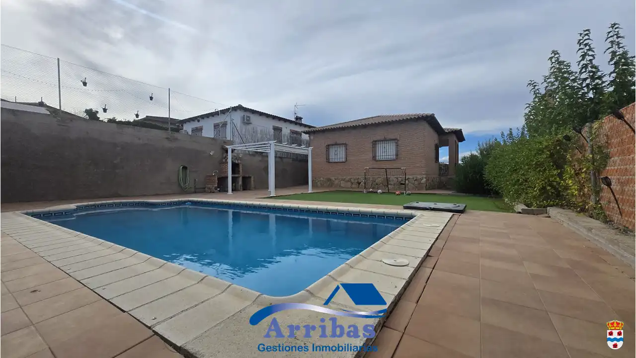 Piscina de Casa o chalet en venta en El Casar de Escalona con Calefacción, Jardín privado y Terraza