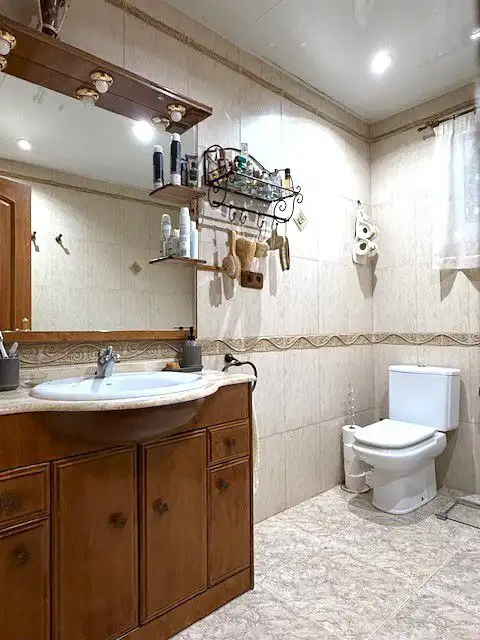 Badezimmer von Wohnung zum Verkauf in Sant Boi de Llobregat mit Klimaanlage, Heizung und Terrasse