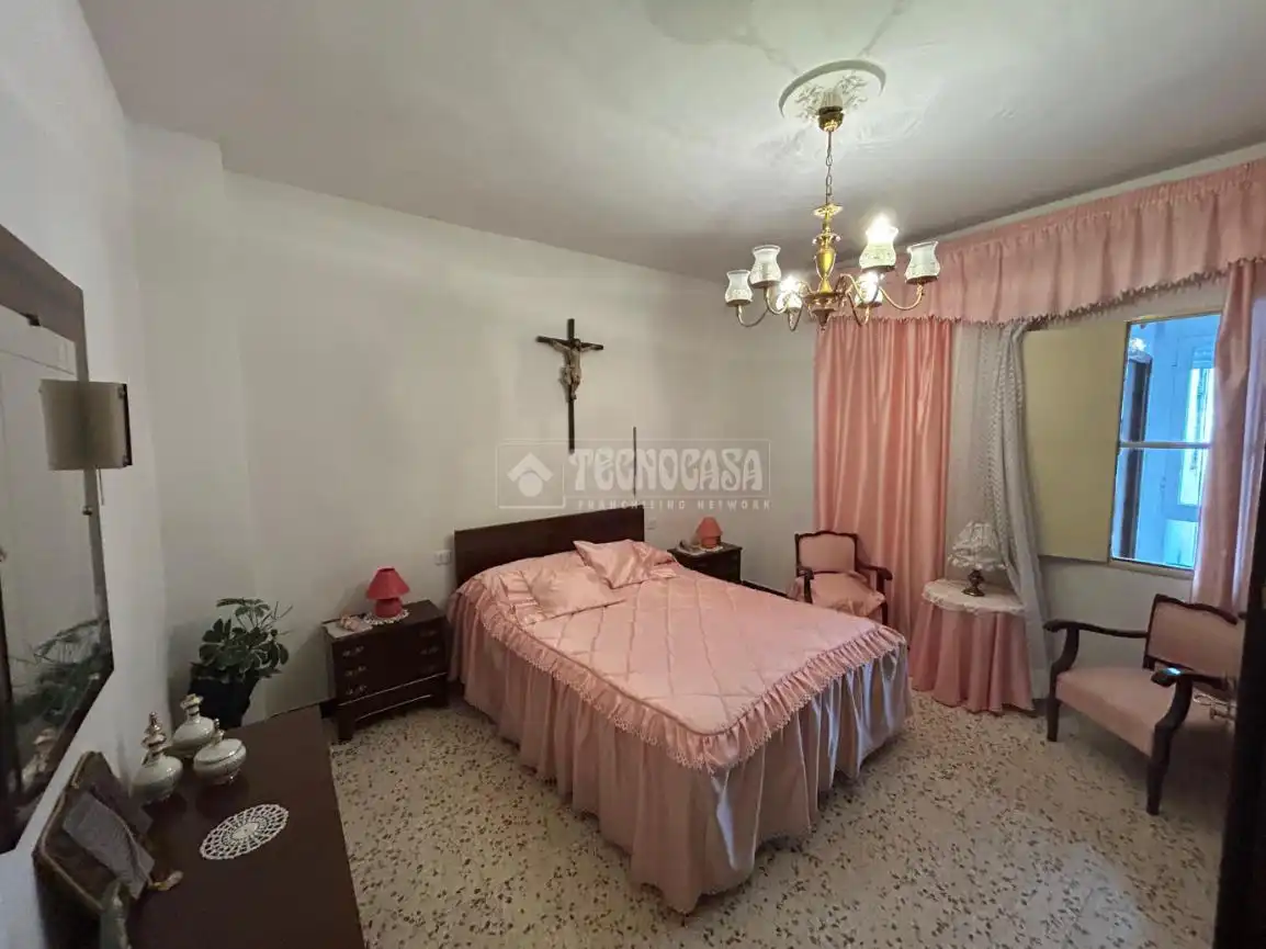 Dormitori de Casa adosada en venda en Baeza amb Aire condicionat i Balcó