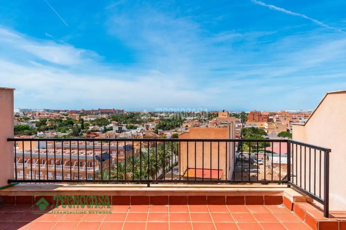 Vista exterior de Piso en venta en Roquetas de Mar con Aire acondicionado, Terraza y Amueblado