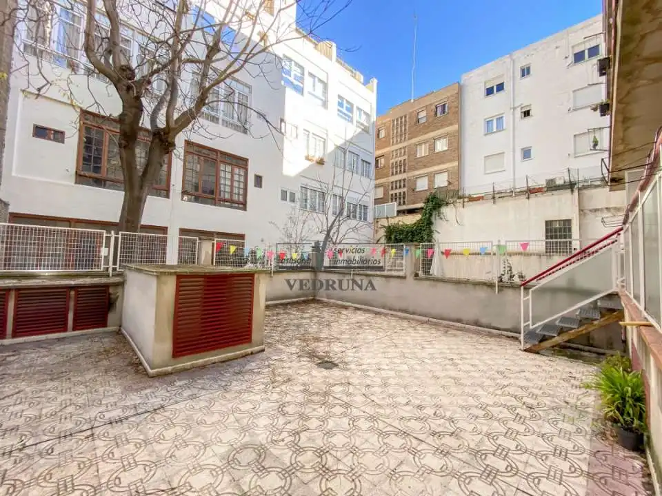 Flat for rent in Calle La Paz, Paseo Sagasta