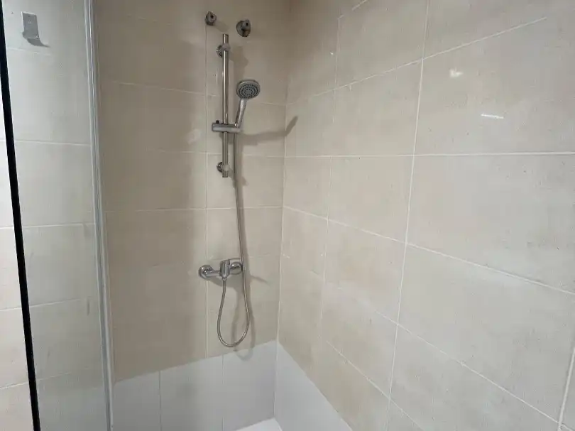 Bany de Pis de lloguer en Llombai