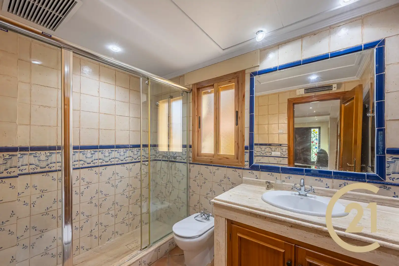 Baño de Casa adosada en venta en Benahavís con Aire acondicionado, Jardín privado y Terraza