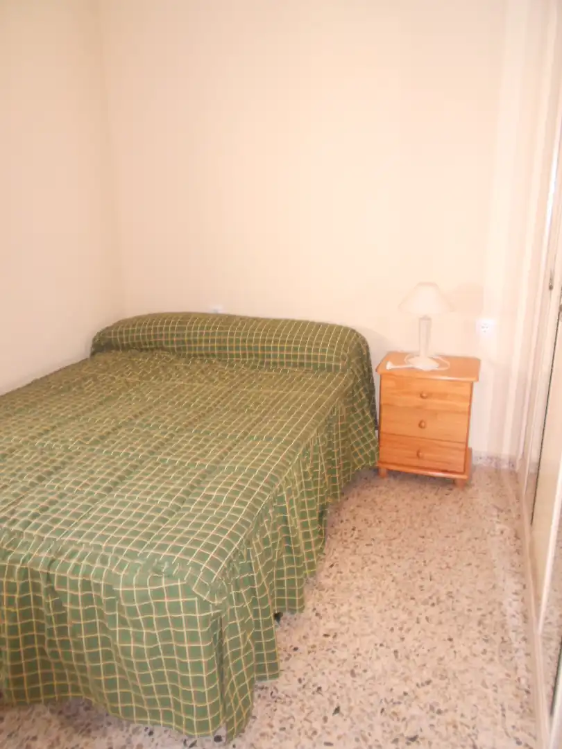 Habitación de Piso de alquiler en  Logroño con Calefacción, Amueblado y Horno