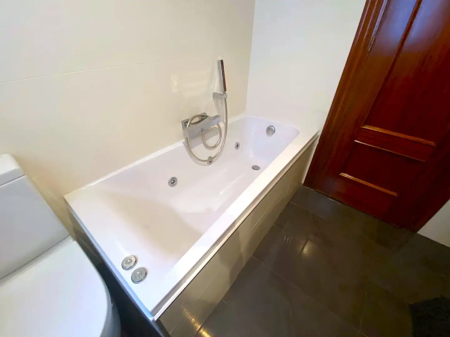Badezimmer von Wohnung zum Verkauf in Castro-Urdiales mit Heizung, Parkett und Terrasse