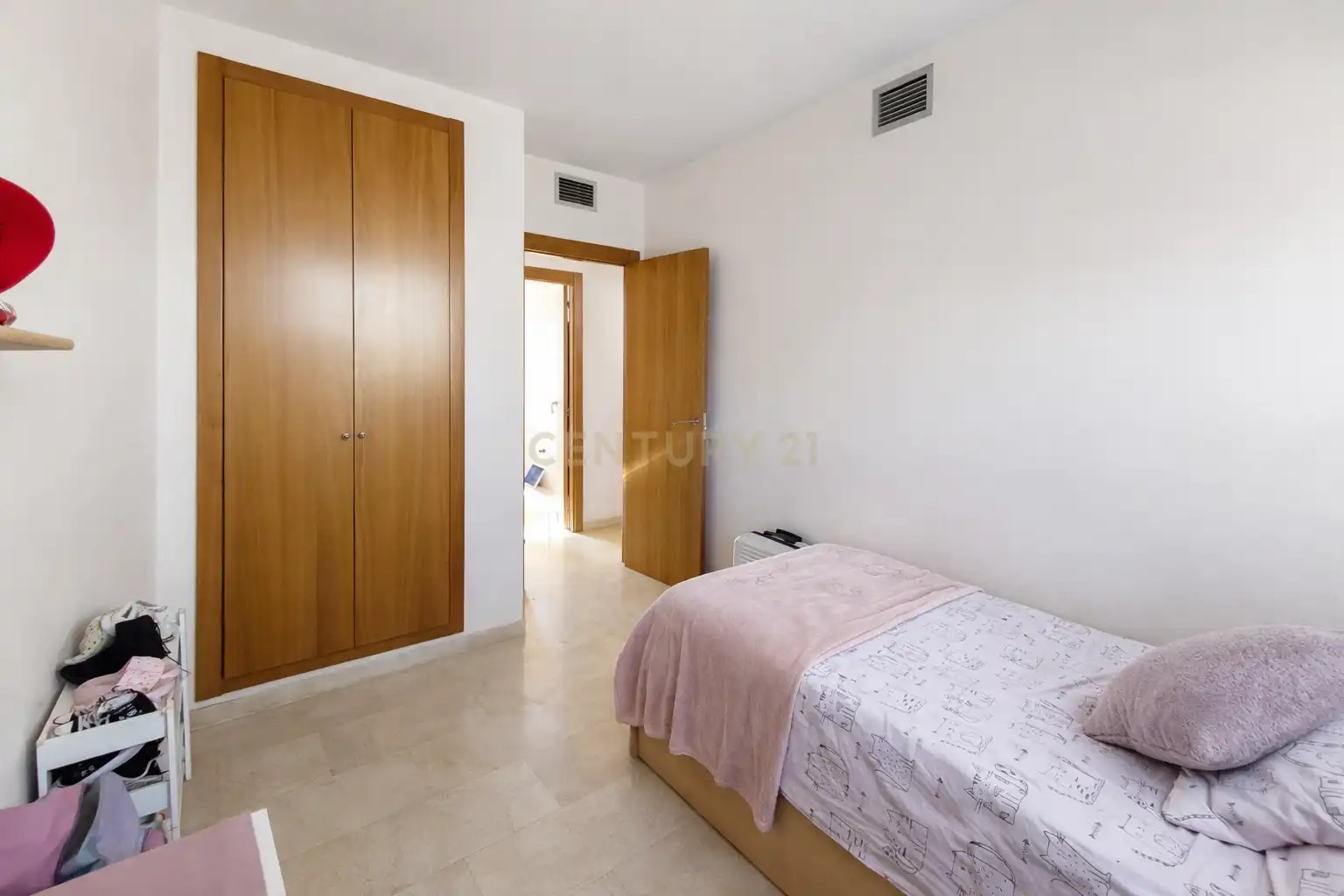 Habitación de Casa adosada en venta en La Nucia con Aire acondicionado, Trastero y Horno