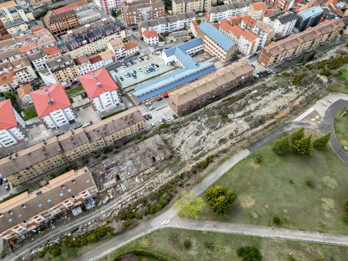 Edificio en venta en Sabiñánigo