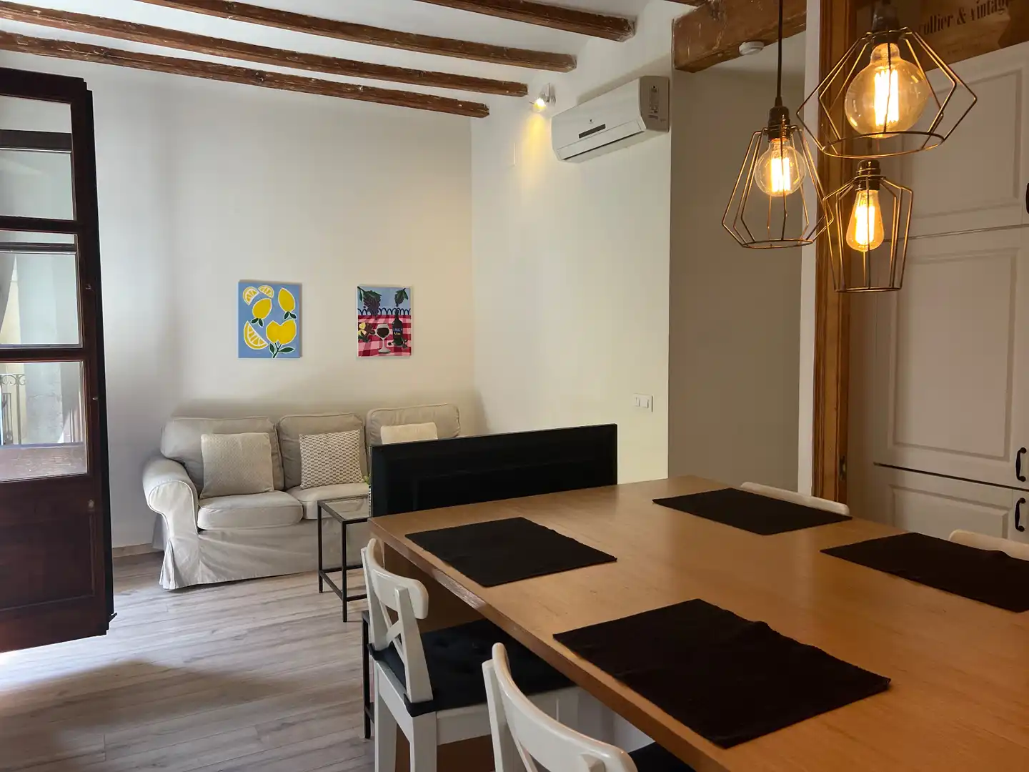 Comedor de Piso en venta en Barcelona con Aire acondicionado, Calefacción y Amueblado