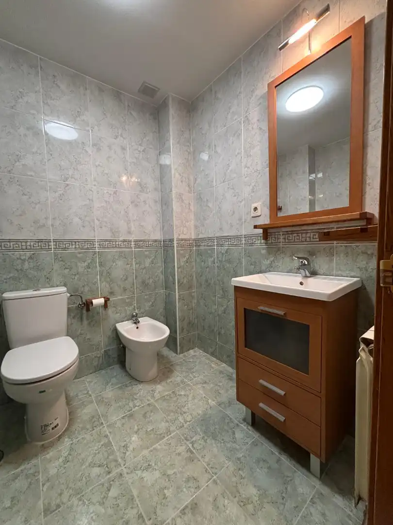 Badezimmer von Wohnung zum Verkauf in Cuéllar mit Heizung, Parkett und Terrasse