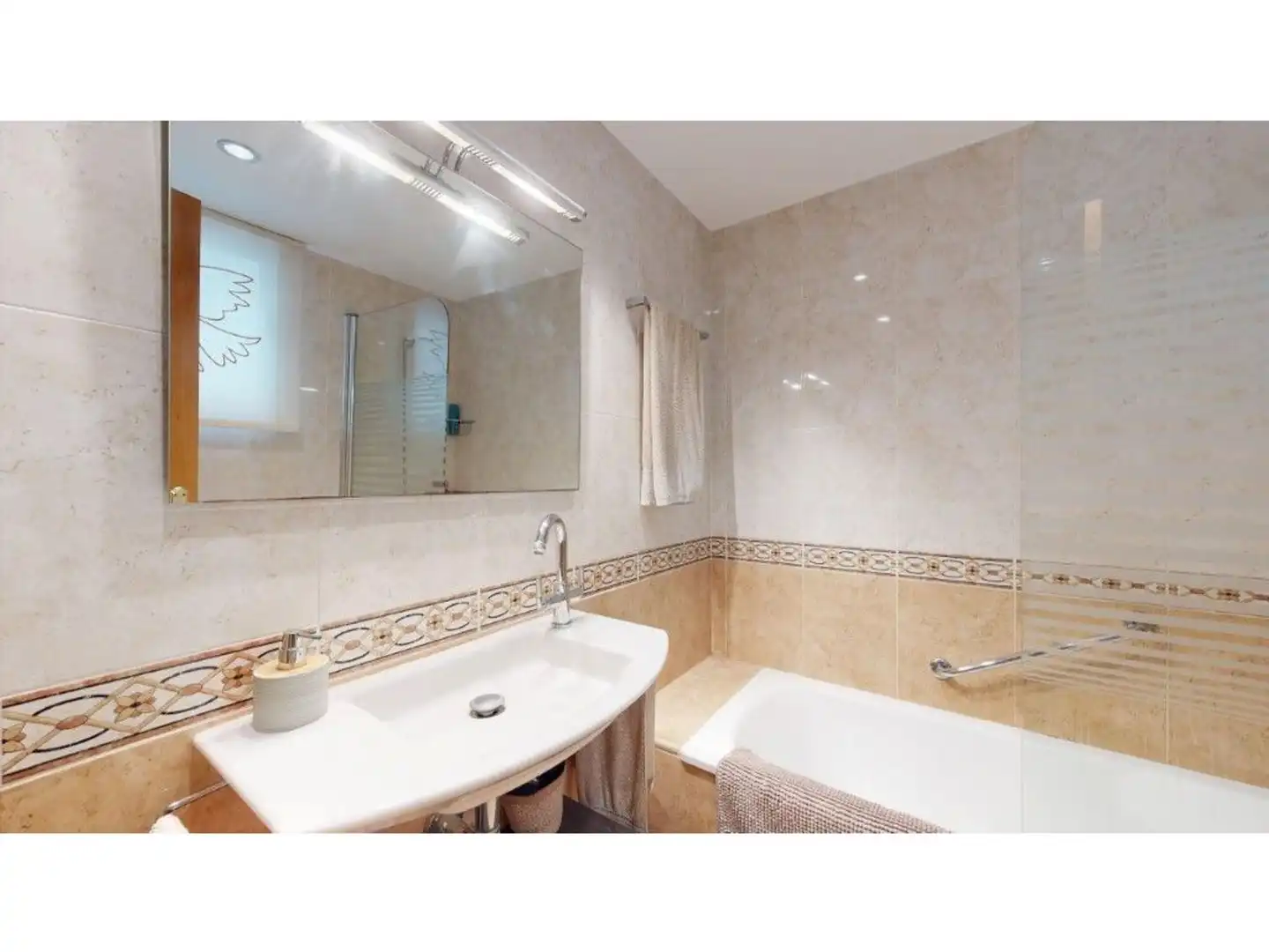 Baño de Ático en venta en Paterna con Aire acondicionado, Terraza y Trastero