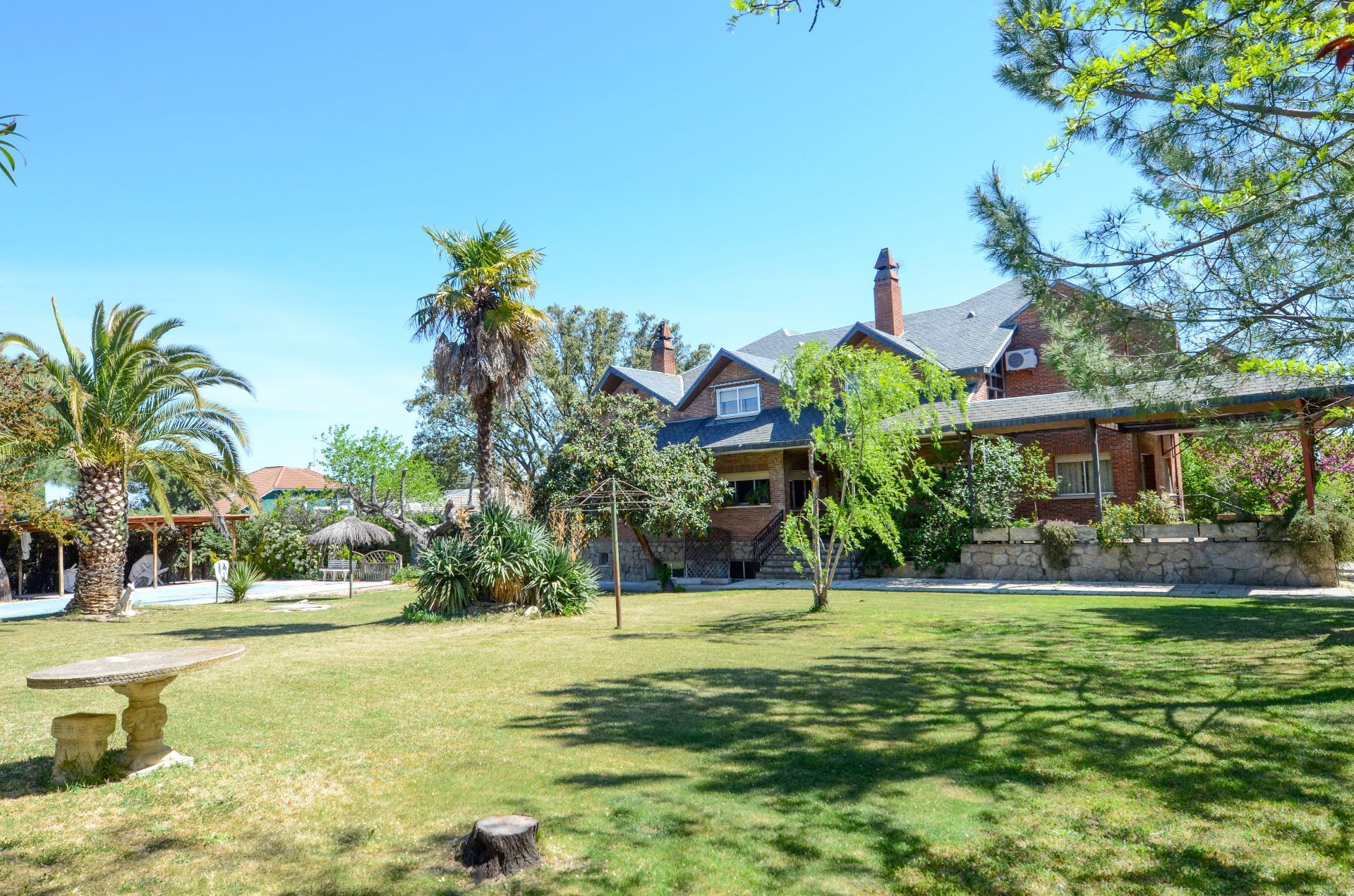Exterior view of House or chalet for sale in Villanueva de la Cañada  with Air Conditioner, Heating and Private garden