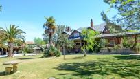 Vista exterior de Casa o xalet en venda en Villanueva de la Cañada amb Aire condicionat, Calefacció i Jardí privat