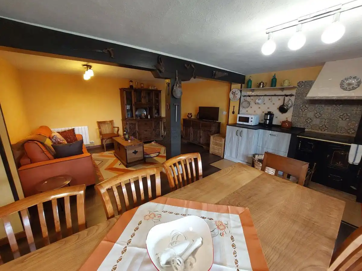 Casa con piscina en venta en Condado de Treviño, imagen 5