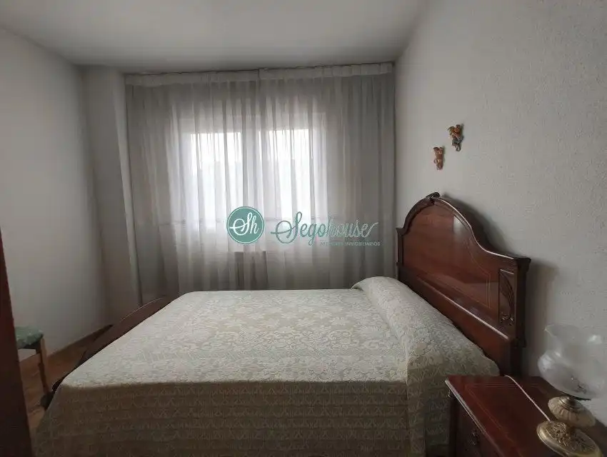 Habitación de Piso de alquiler en San Cristóbal de Segovia con Calefacción, Parquet y Amueblado