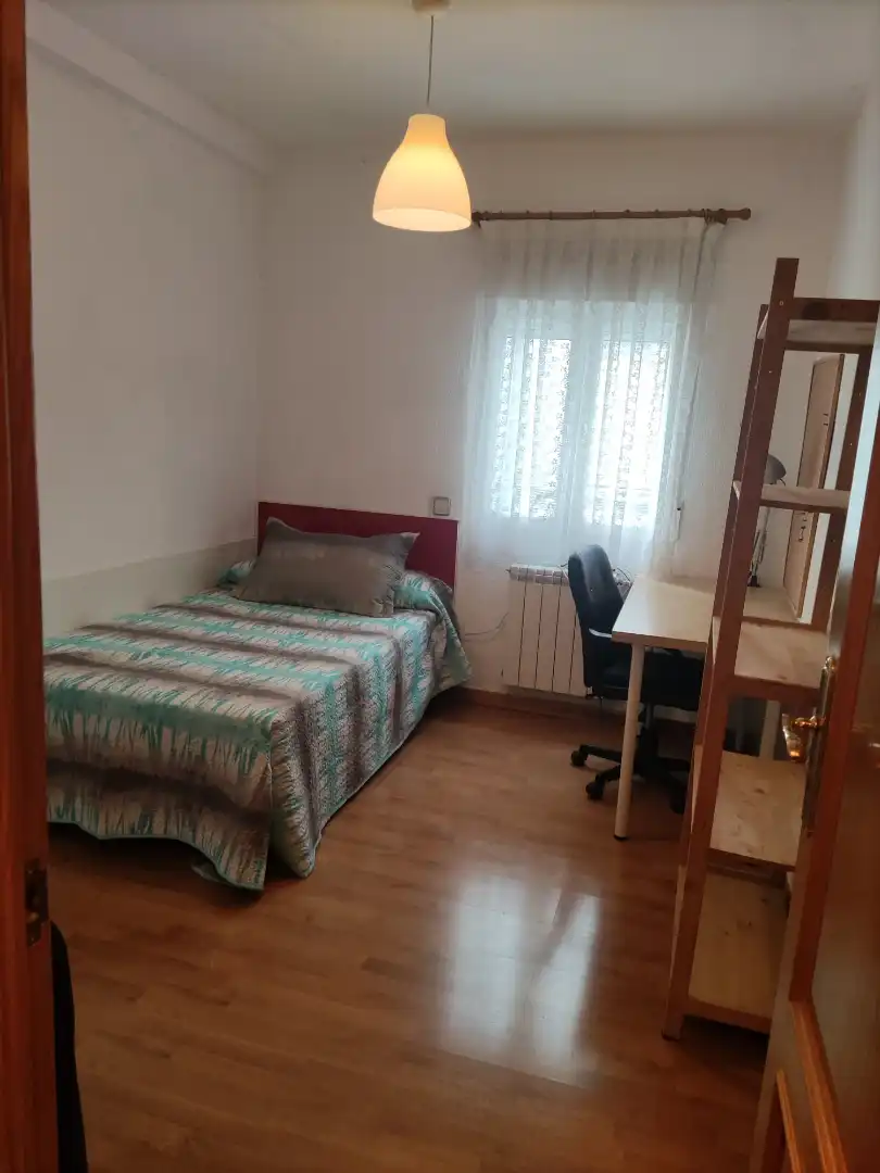 Flat for rent in Calle General Castaños, Centro