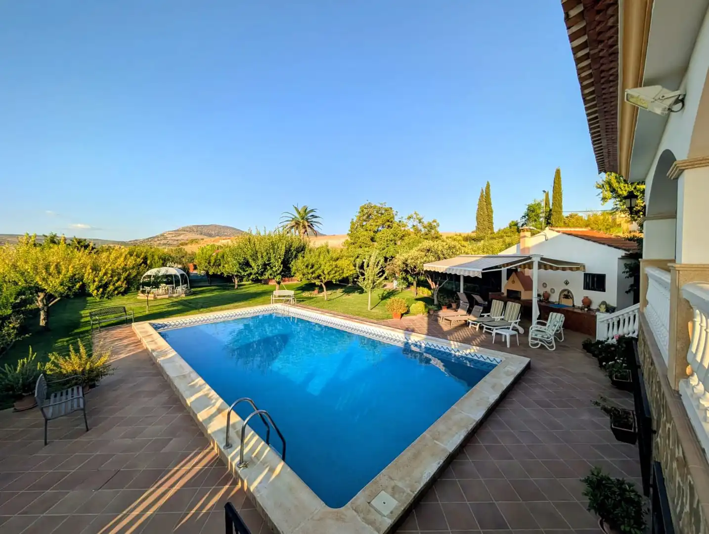 Piscina de Casa o xalet en venda en Loja amb Aire condicionat, Calefacció i Jardí privat