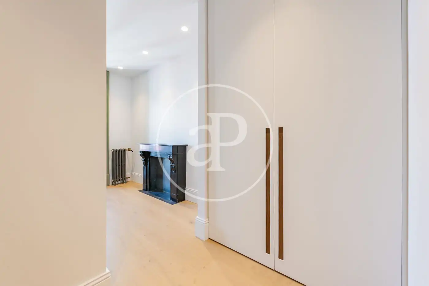 Flat for sale in Madrid  with Air Conditioner, Heating and Balcony
