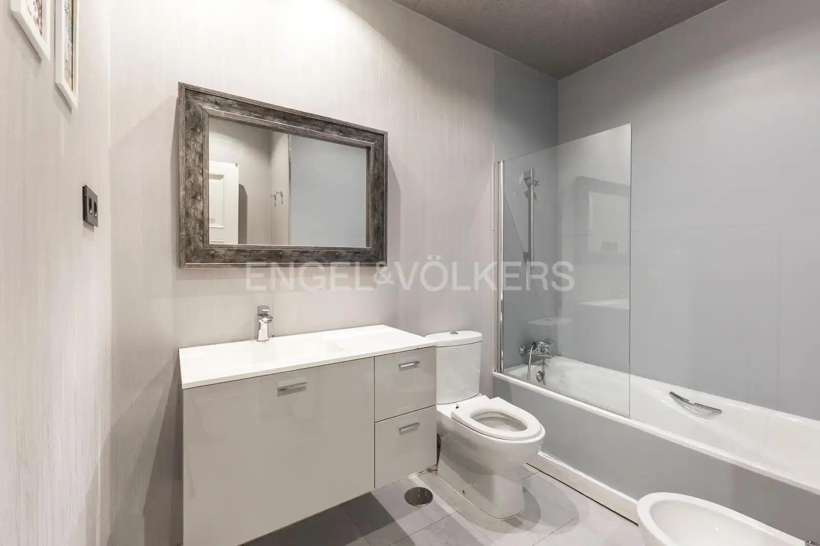 Baño de Piso de alquiler en Madrid con Aire acondicionado, Calefacción y Parquet