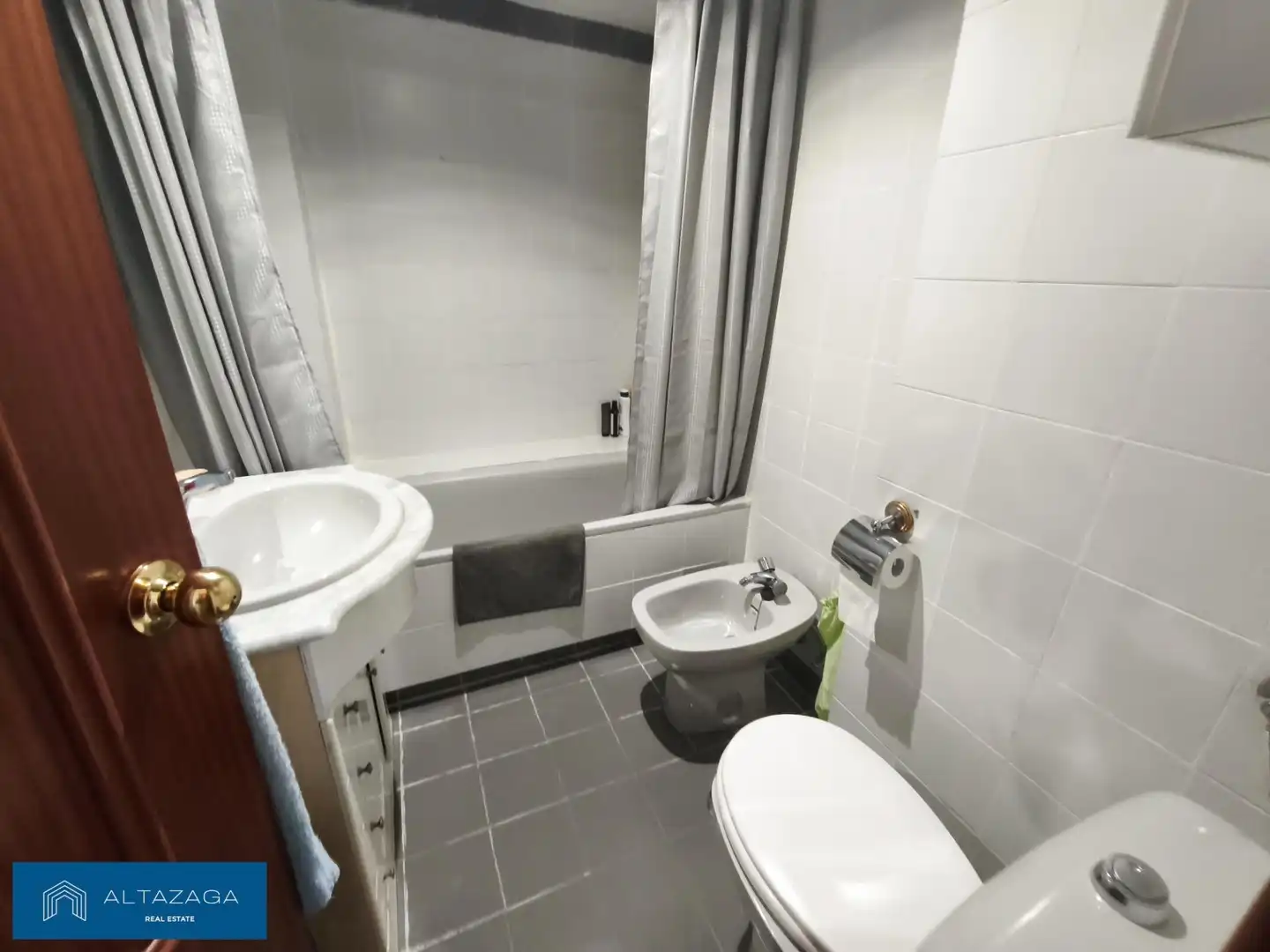 Bathroom of Flat for sale in San Sebastián de los Reyes  with Air Conditioner, Heating and Storage room