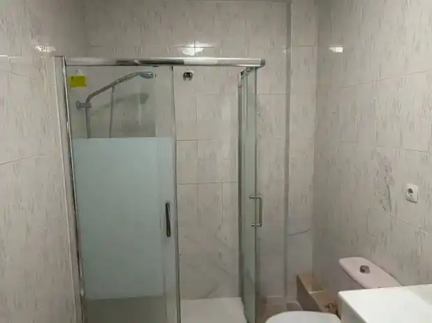 Bany de Pis en venda en Leganés amb Balcó