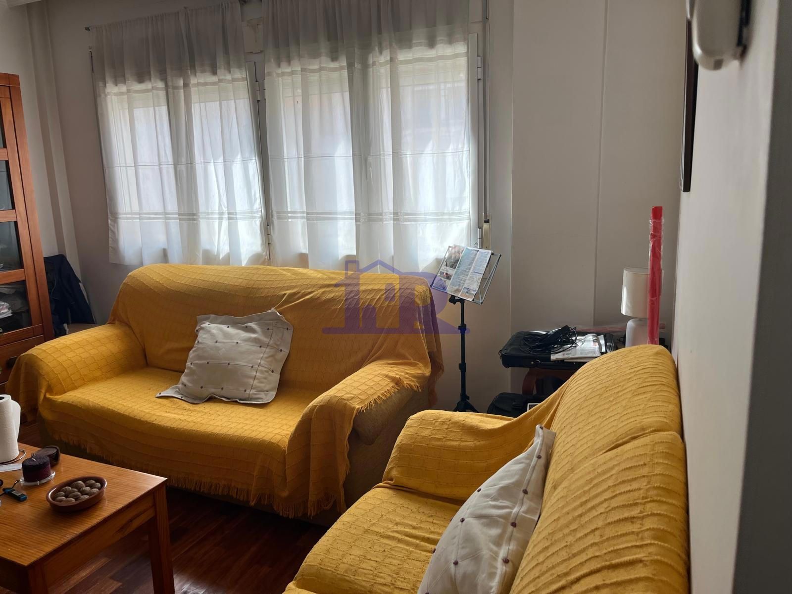 Sala d'estar de Pis en venda en Cuenca Capital amb Calefacció i Traster